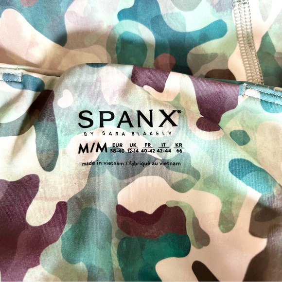 SPANX Booty Boost Leggings 7/8 camo women’s size M - Picture 7 of 7